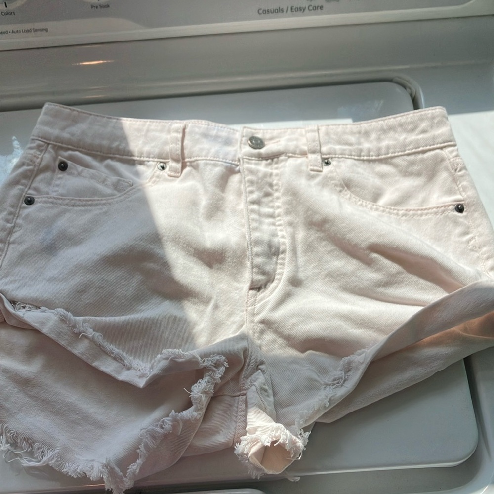 Volcom jeans Women's Light Pink Frayed Hem Denim Shorts size 9
